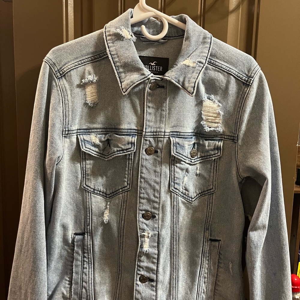 10%OFFHollister denim jacket ripped 10%OFF w/ bundle 3+ items